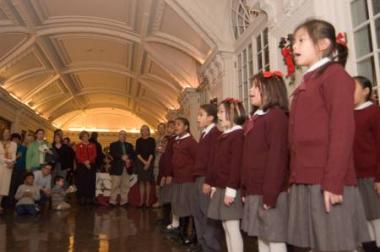The Thomson Elementary School Choir performs in the O’Byrne Gallery to a captivated audience.