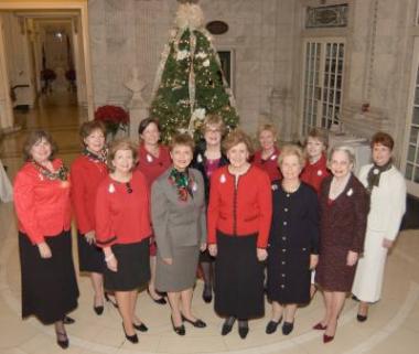 The DAR Executive Officers pose in the Pennsylvania Foyer.