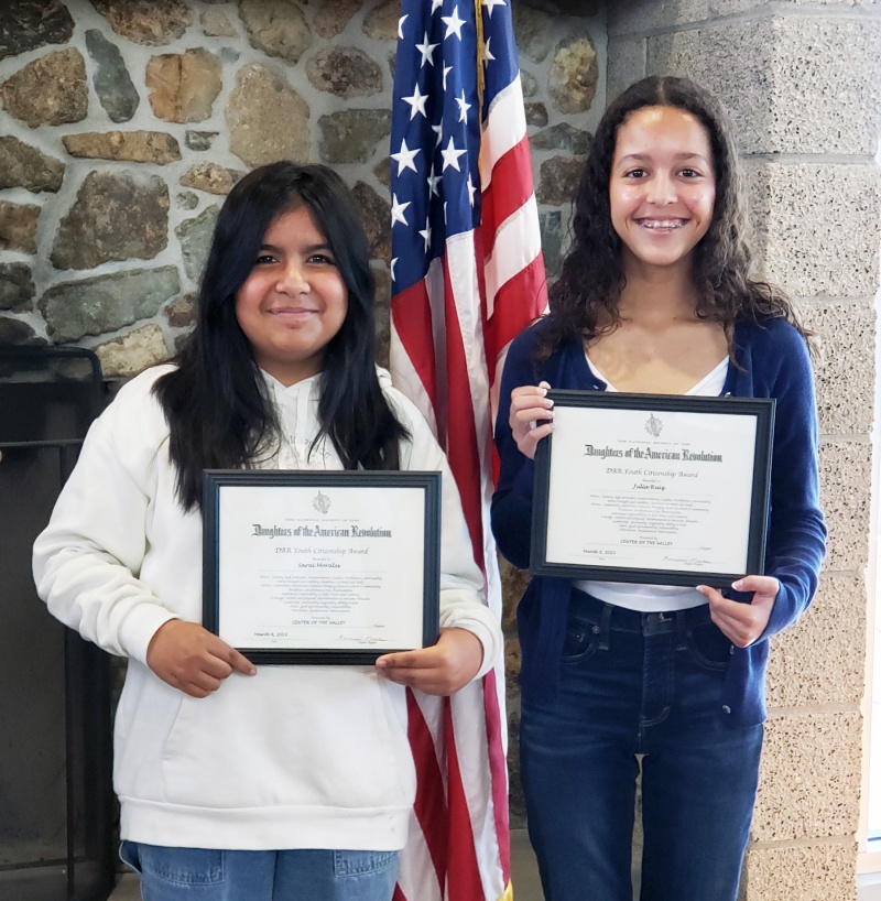 Students accepting DAR Awards