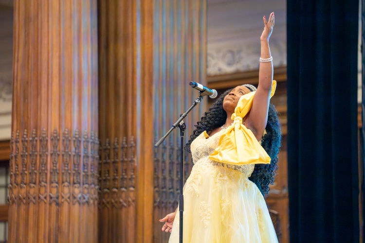 Marian Anderson Museum CEO Jillian Pirtle closing out the Gala with a special performance. 