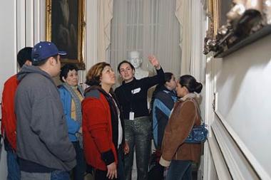 A DAR employee leads a bilingual tour of the DAR building for a group of adult ESL students.