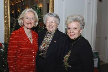DAR president Presley Wagoner (L) and DAR vice president Gale Fixmer (R) with Brig. Gen. Wilma Vaught (center).
