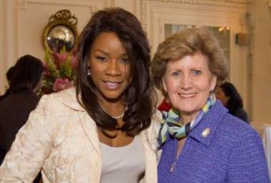 Denyce Graves and President General Linda Calvin at the reception in DAR Headquarters.