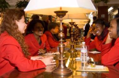 Members of the Chicago Children's Choir enjoyed refreshments in the DAR Library.