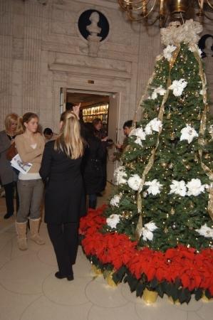 The sparkling tree and beautifully detailed Pennsylvania Foyer served as an elegant entrance for the Open House.