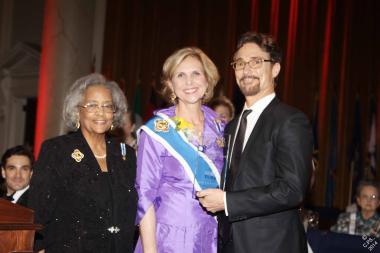 AMC’s dramatic series TURN was presented with the 2014 DAR Media and Entertainment Award. Barry Josephson, Executive Producer of the series, accepted on behalf of AMC. He is pictured with Wilhelmena Kelly, National Chair of the DAR Public Relations and Media Committee, and DAR President General Lynn Young.
