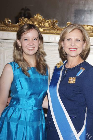 Thanks to a generous member donation, the DAR was able to honor two national DAR Good Citizen winners this year. 2014 DAR Good Citizen winner Bonnie Bennett of Salt Lake City, Utah picture with President General Lynn Young.