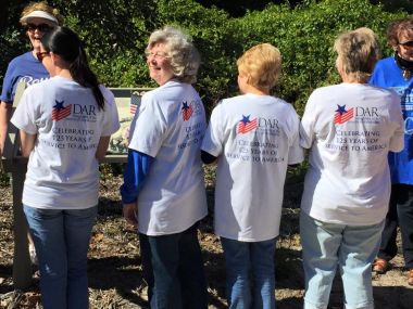 Independence Pioneers helped cleaned Wayne's Landing for ‪#‎DARDayOfService‬