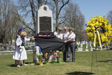 Representing DAR’s past and future commitment to honoring Margaret Corbin’s legacy, Past DAR New York State Officers Club Presidents join with USMA Cadets, who are also DAR members, to unveil the monument as part of the rededication.