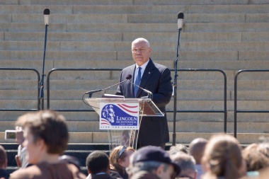 April 12, 2009 - Former Secretary of State Colin Powell delivered the keynote address at the 70th anniversary Tribute Concert and Naturalization Ceremony.