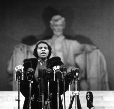 On April 9, 1939, Marian Anderson performed an unprecedented Easter concert on the steps of the Lincoln Memorial after being denied the opportunity to perform in Constitution Hall.