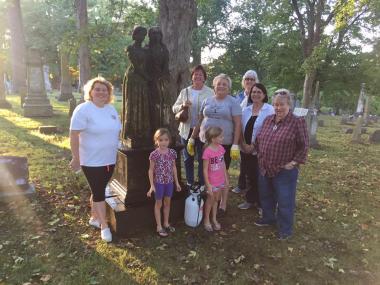 The Hannah Cole Chapter, MO, cleaned headstones at the Walnut Grove Cemetery.