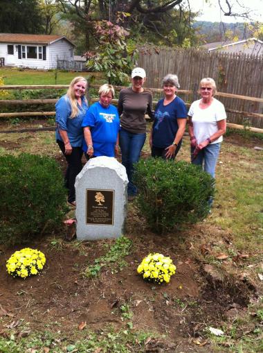 The Roger Sherman Chapter, CT, worked in the Washington Oak Tree Park replacing fence rails, planting 100 bulbs and 29 plants. On September 20, 1780, George Washington held council with his staff in this park.