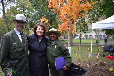 DAR First Vice President General Denise VanBuren thanks Patrick Suddath, Acting Superintendent, and Gina Gillam, Deputy Superintendent (Acting) at Independence National Historical Park, for the wonderful coordination of the tree planting ceremony and for the upcoming maintenance of all of the 76 trees!