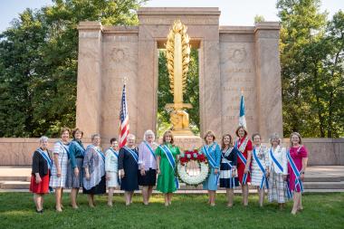 Women lay wreath at the WWI Memorial