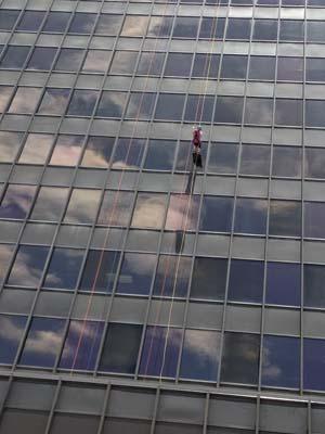 As DAR members we know that if we are determined enough, anything is possible. Carolyn Morris of the Vieux Carre Chapter of Louisiana proved this in a big way! At 70 years "young" she rappelled down a 28 story building – all to raise awareness to the number of kids in the Louisiana foster care system who are eligible for adoption. "What a blast! With a diverse group of celebrities including Tiger football coach Les Miles we gritted our teeth and handled our fears," she said. Many children were helped by the