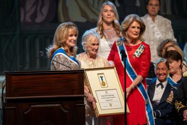 Woman veteran receives award from President and Executive officer of the DAR