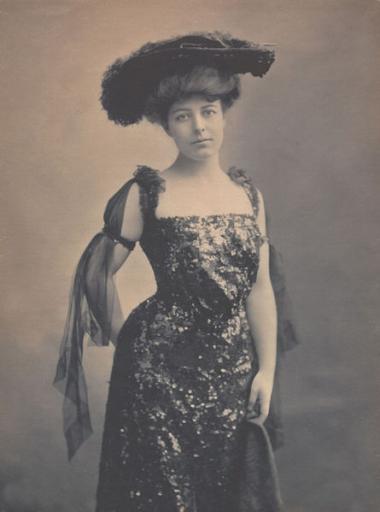 Frances Kellogg lost vision in one eye due to an accident when she was 16, causing her to never complete her public school education. However, her lack of education didn’t stop her; she assumed all responsibilities of her father’s business after his sudden death in 1907. Later, she became president of Union Fabric Company, VP of Connecticut Clasp Co., and treasurer of F. Kelly Company. In 1919, Frances got married, and together they developed Osborndale Farm out of her family land. They acquired a prize bul