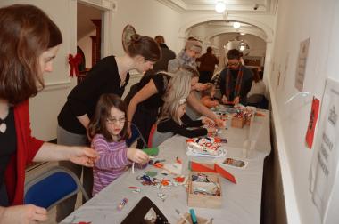 Young visitors participated in a special holiday craft with DAR Museum staff.