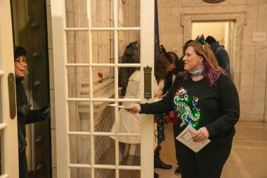 A page opens and greets a guest into the DAR building