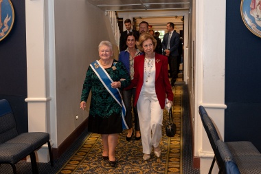DAR President General Ginnie Sebastian Storage with Her Majesty Queen Sofia